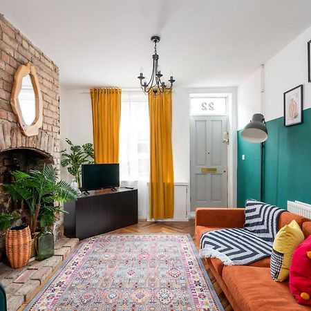 Pass The Keys Gorgeous Terrace Near Bishy Road Villa York Bagian luar foto