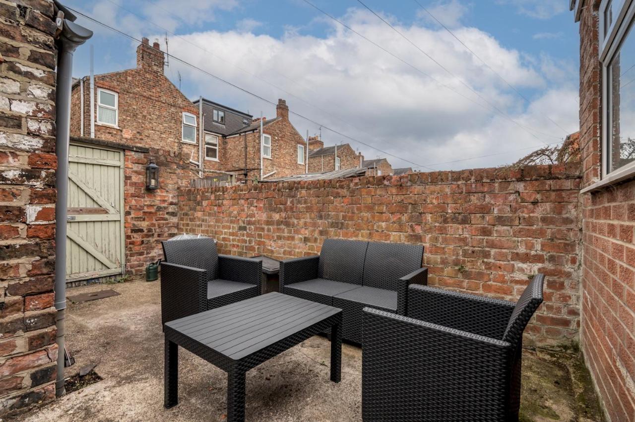 Pass The Keys Gorgeous Terrace Near Bishy Road Villa York Bagian luar foto