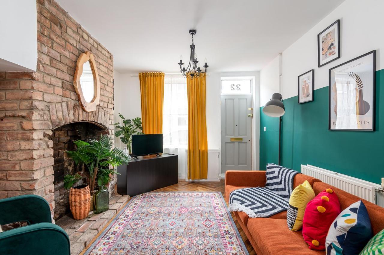 Pass The Keys Gorgeous Terrace Near Bishy Road Villa York Bagian luar foto