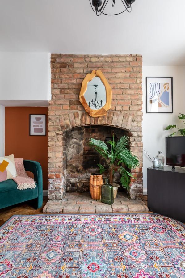 Pass The Keys Gorgeous Terrace Near Bishy Road Villa York Bagian luar foto